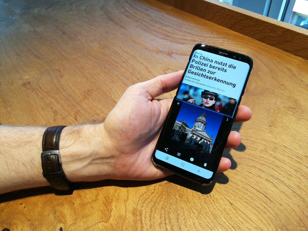 Der Bildschirm des Galaxy S8 kommt im neuartigen 18,5:9 Format, von dem besonders das Multi-Tasking profitiert.