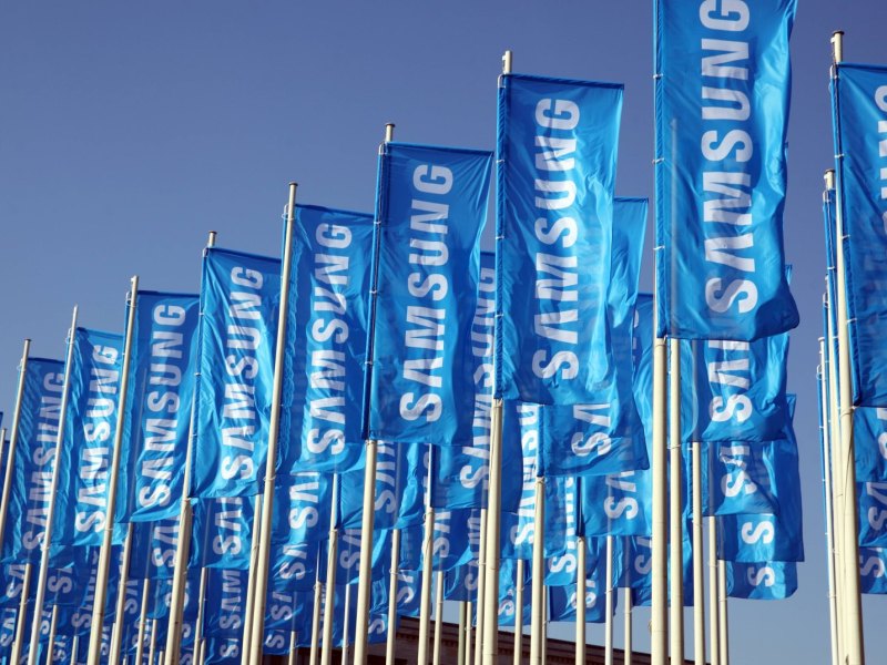 Samsung-Logo auf Flaggen