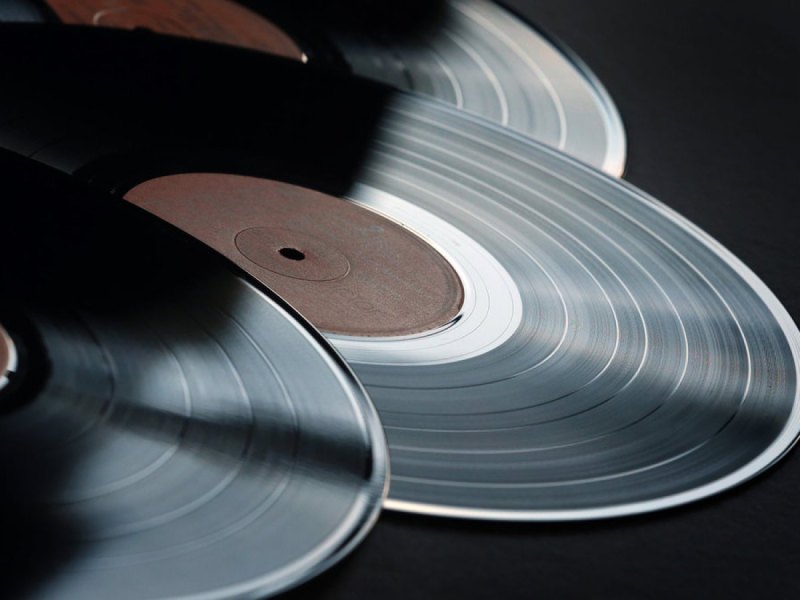 Die Schallplatten werden digitalisiert im Internet angeboten.