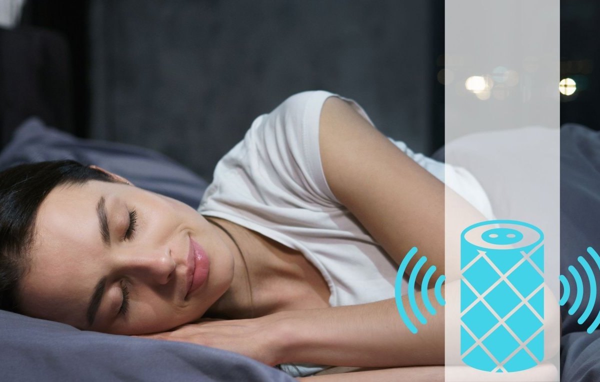 Frau schläft im Bett/Alexa-Grafik