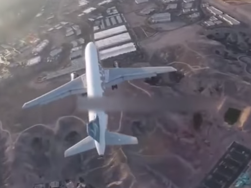 Drohne kommt Flugzeug nahe