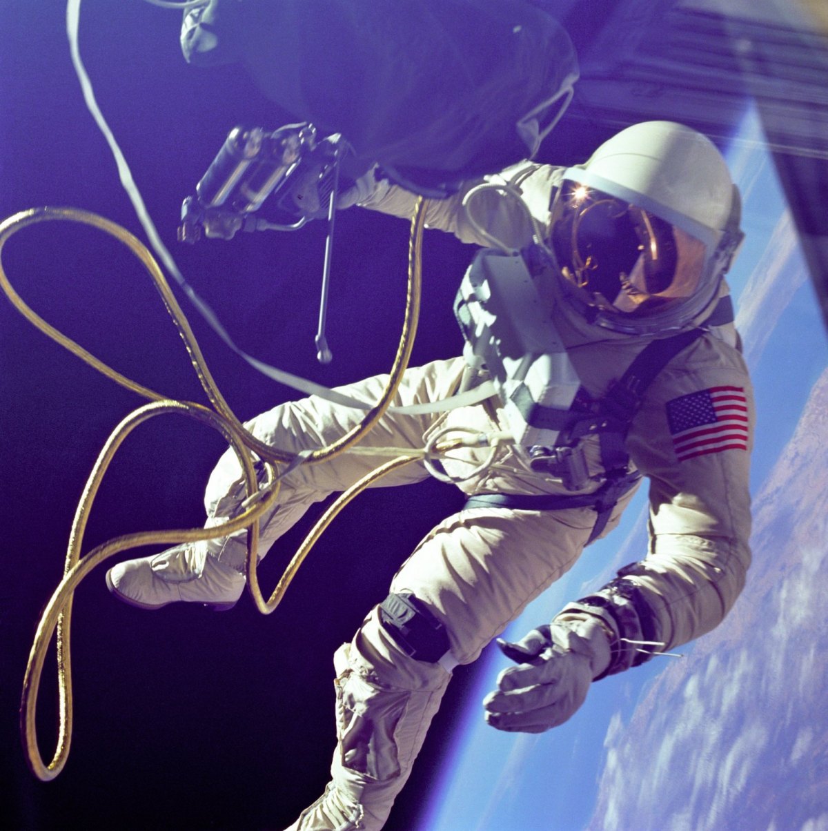 Astronaut beim Außenbordeinsatz