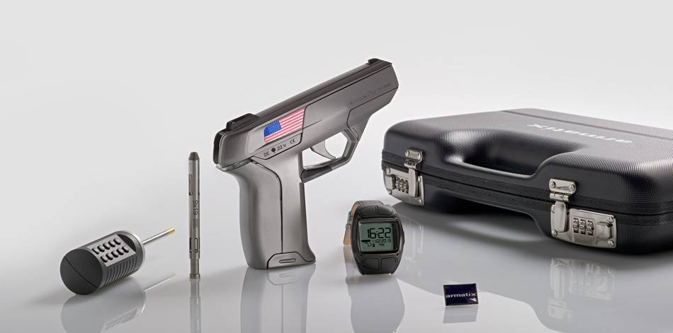 Der deutsche Hersteller Armatix setzt bei seinen Smart Guns auf RFID-Chips, die in speziellen Armbanduhren verbaut sind. 