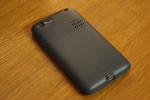 Die Rückseite des ersten Android-Phones ist komplett in Plastik gehalten.
