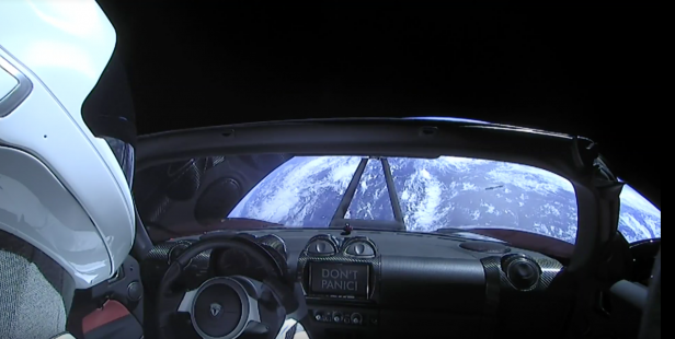 Der Spaceman auf seiner Reise im Tesla.