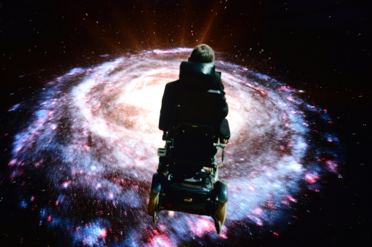 Ist Stephen Hawking gar nicht wirklich tot, sondern nur in ein anderes Universum verschwunden?