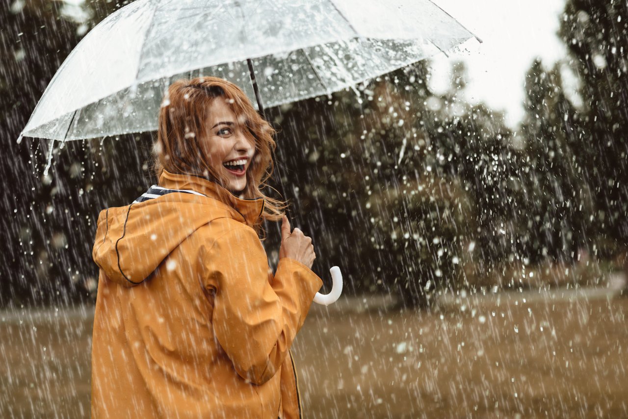 Wer hätte das gedacht? Regen könnte vielleicht in Zukunft die Stromerzeugung revolutionieren. 