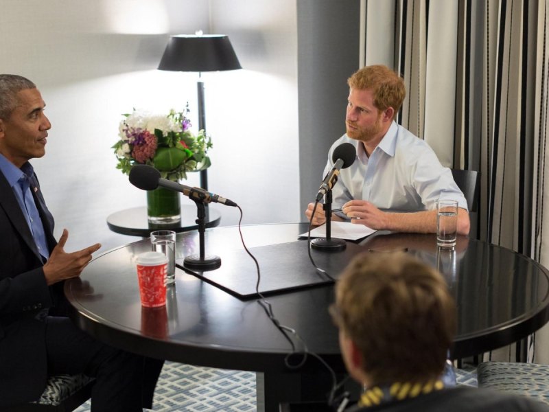 Barack Obama im Gespräch mit Prinz Harry.