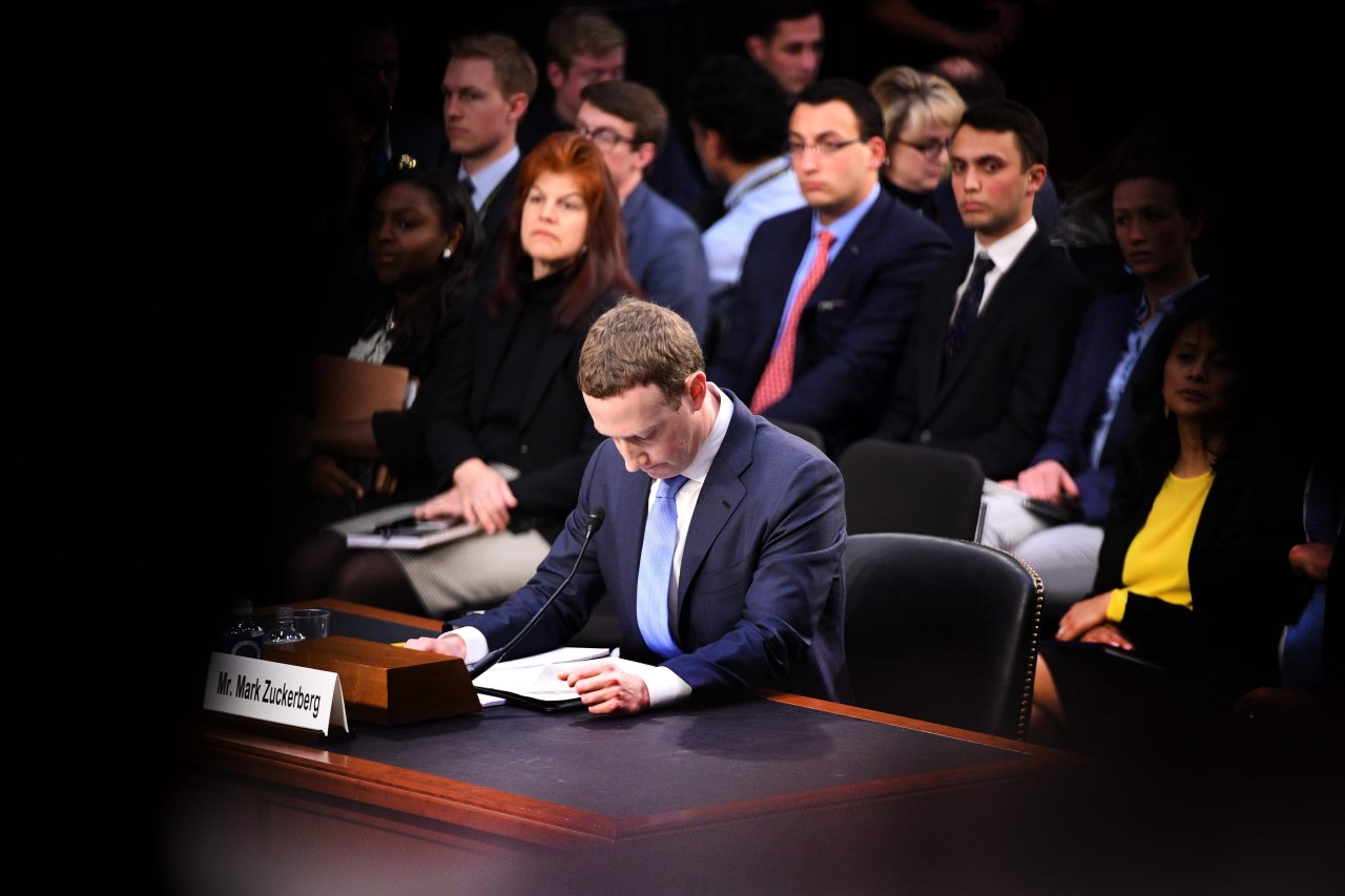 Vor dem US-Kongress und dem EU-Parlament musste sich Mark Zuckerberg für den Umgang Facebooks mit seinen Nutzerdaten erklären – mit mäßigem Erfolg.