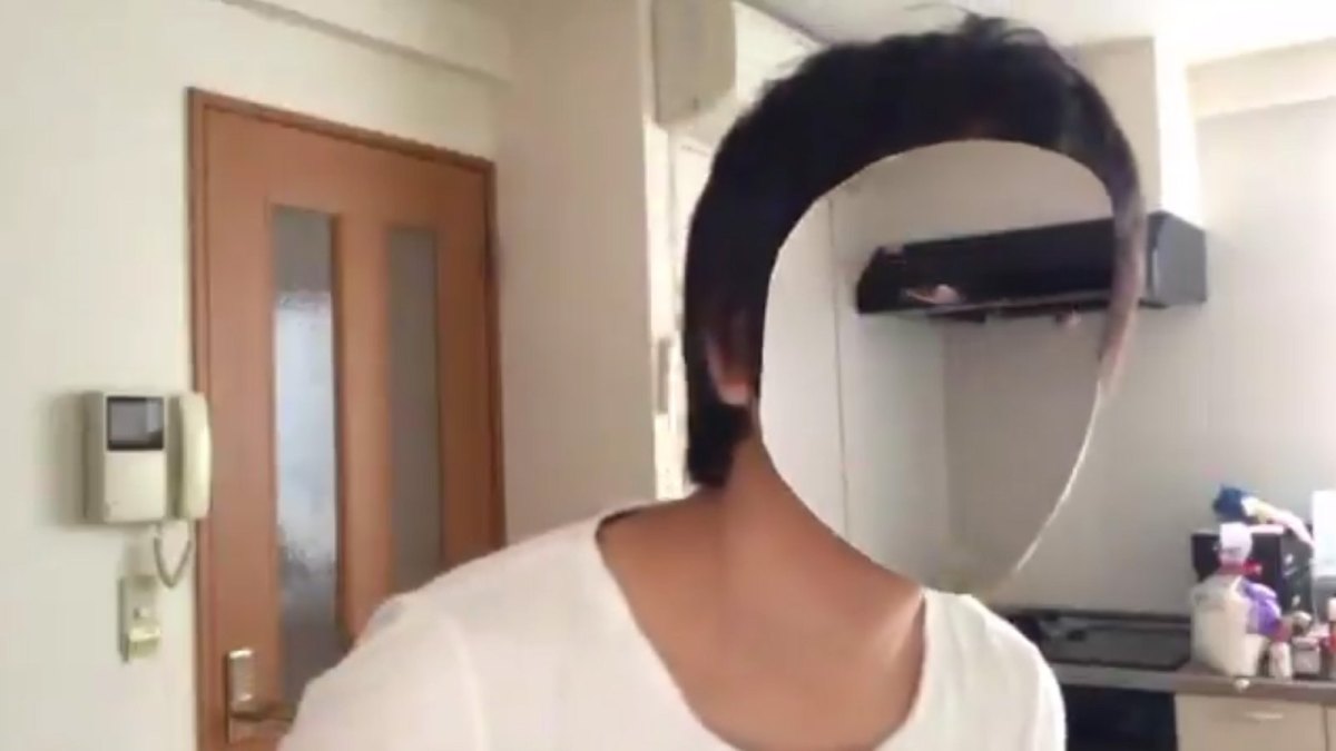 Kazuya Noshiro in seinem Twitter-Video ohne Gesicht.