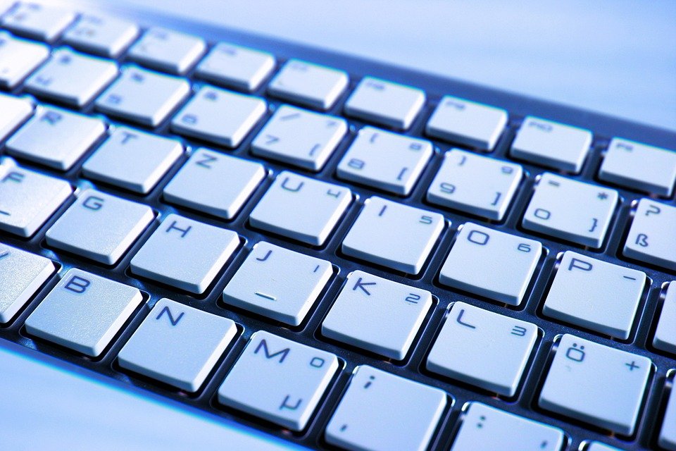 Das Copyright-Zeichen kannst du nicht auf deiner Tastatur finden.