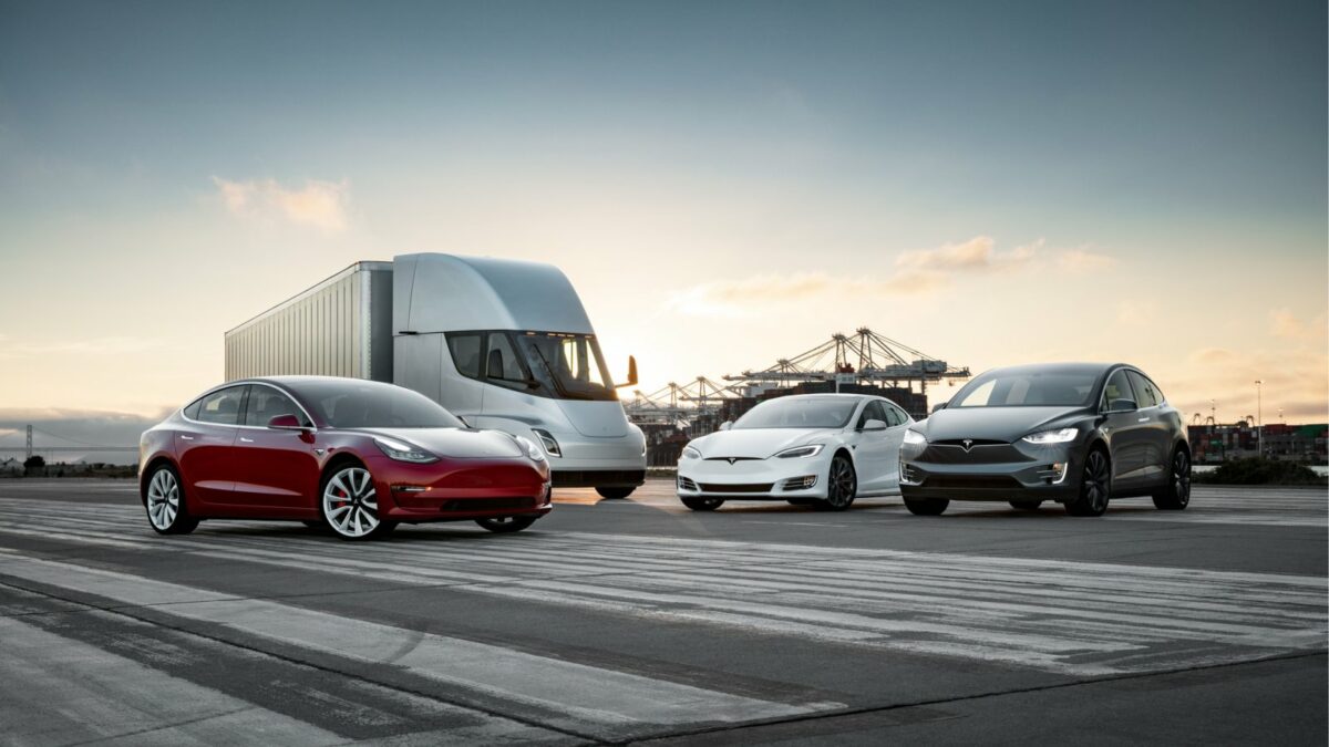 Die gesamte Tesla Reihe.