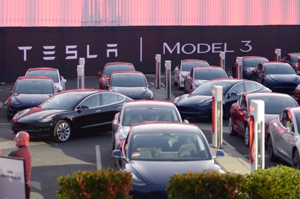 Tesla Model 3 auf dem Tesla-Fabrikgelände