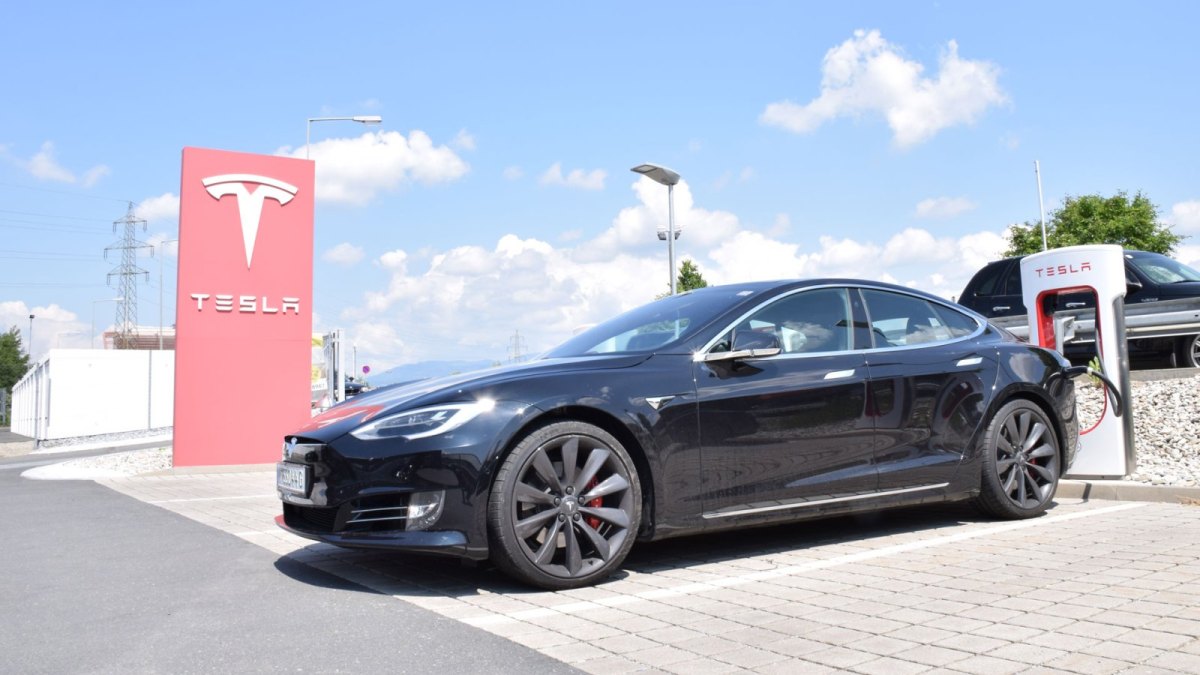 Tesla Model S P100D