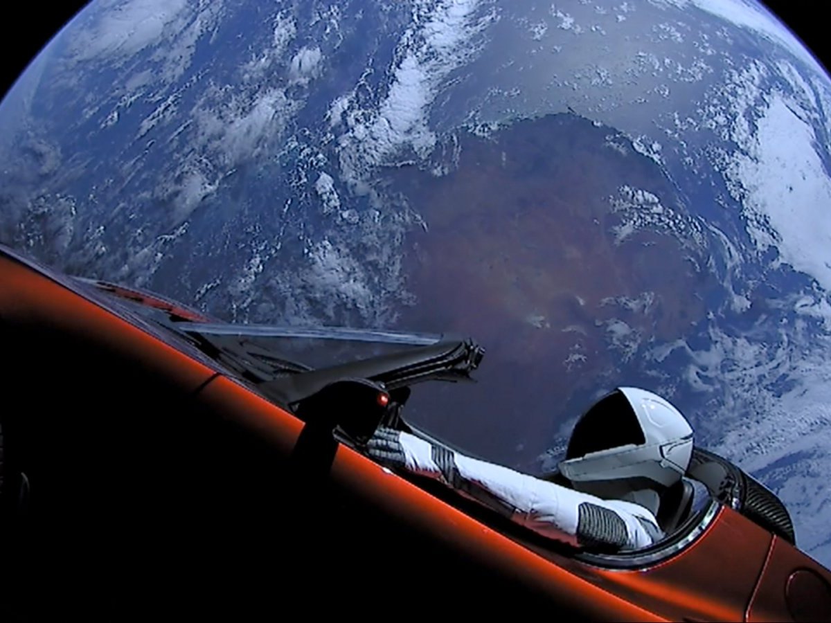 Teslas Roadster mit dem sogenannten "Spaceman" im All