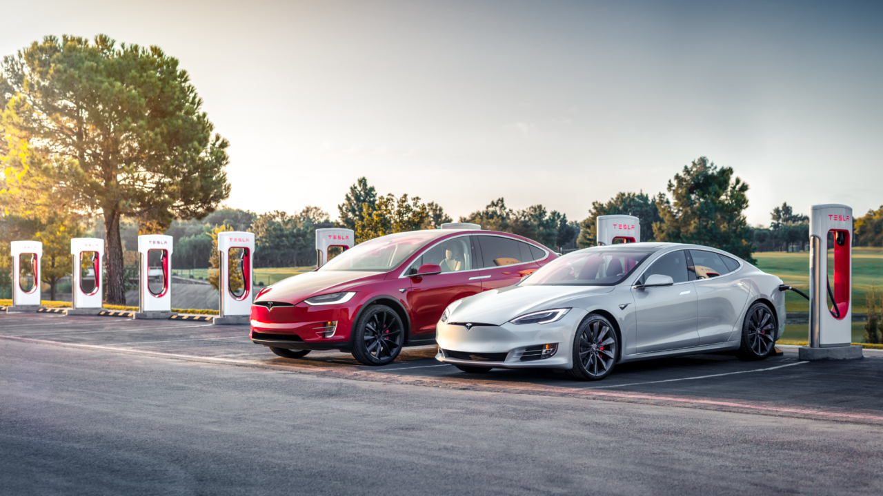 Die Supercharger-Technologie bietet eine sehr hohe Ladegeschwindigkeit eines Tesla.