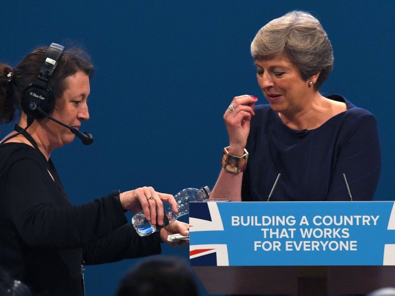 Die britische Premierministerin musste die Rede zwischenzeitlich unterbrechen.