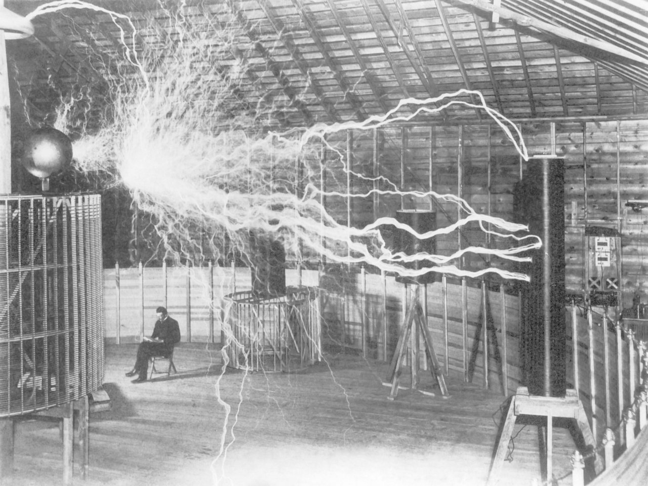 Um die Jahrhundertwende erlangte Nikola Tesla mit seinen Elektrizitätsvorführungen einige Berühmtheit. 