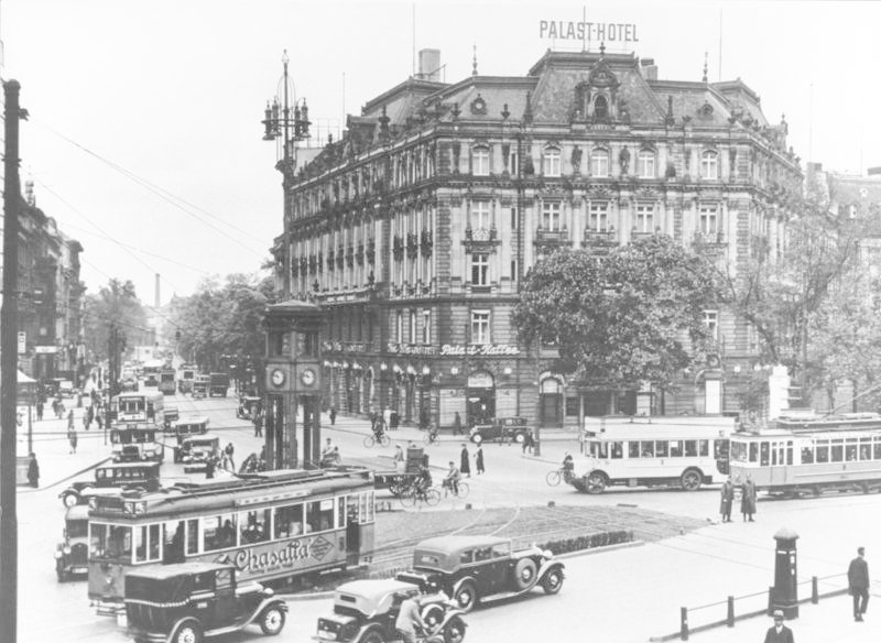 Der Verkehrsturm am Potsdamer Platz im Jahr 1930.