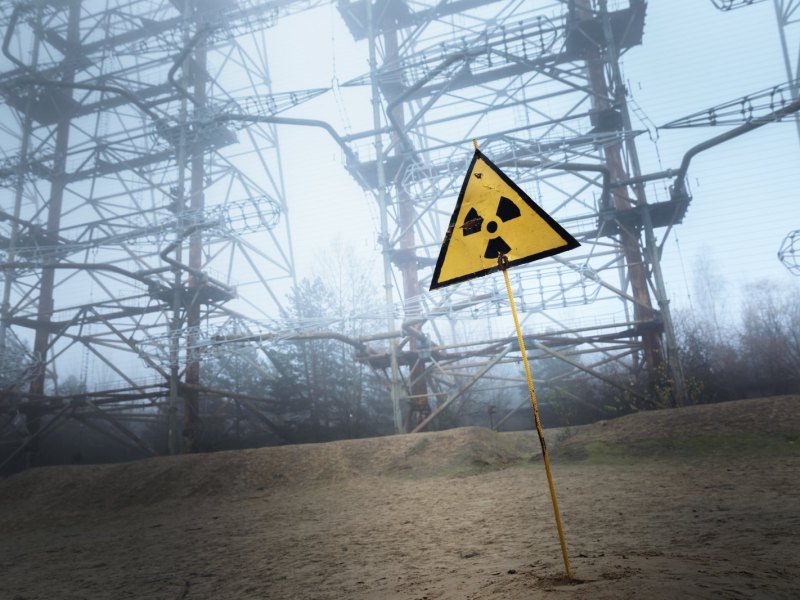 Radioaktiv-Zeichen am Kernkraftwerk Tschernobyl.