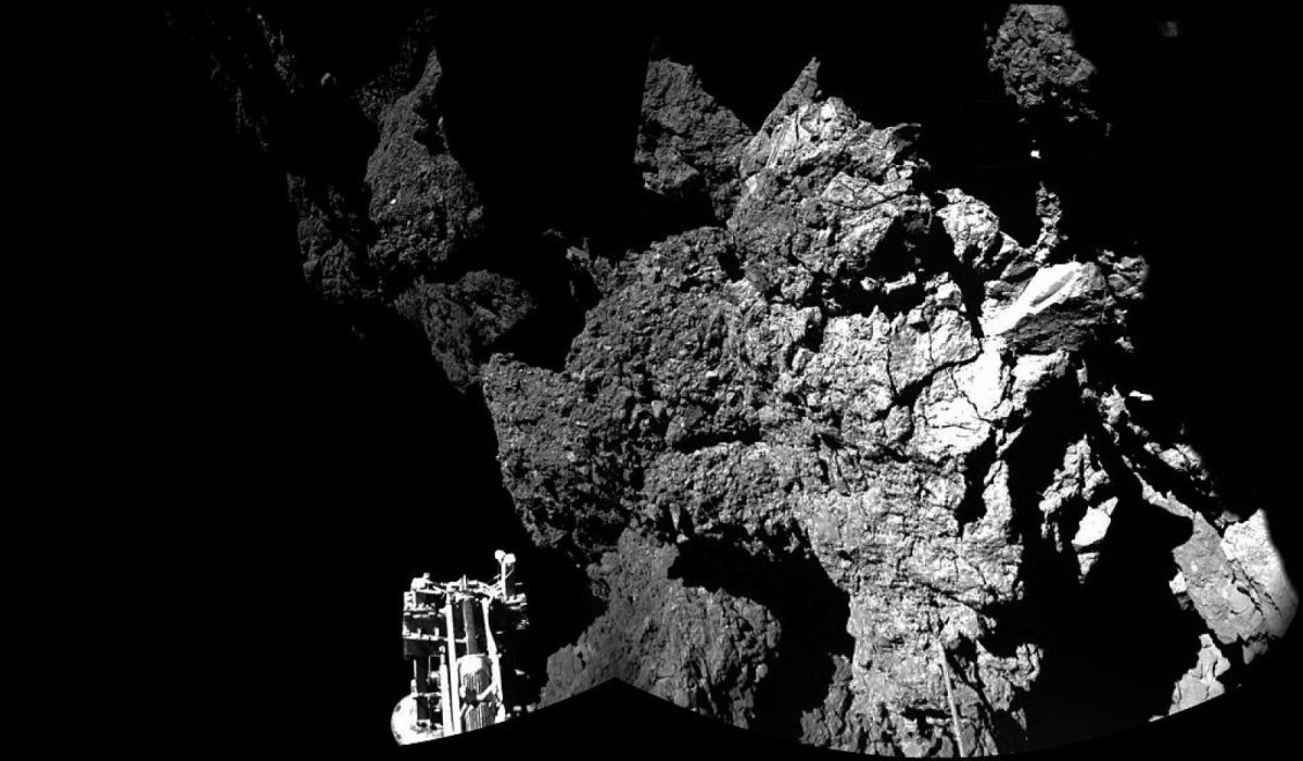 Der Komet "Tschuri" auf einem Schwarz-Weiß-Foto.