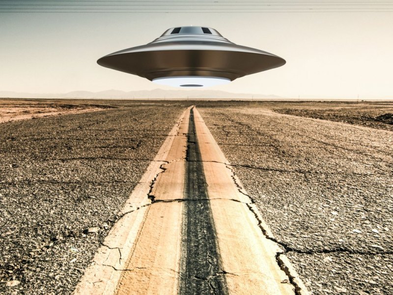 Ufo über Straße