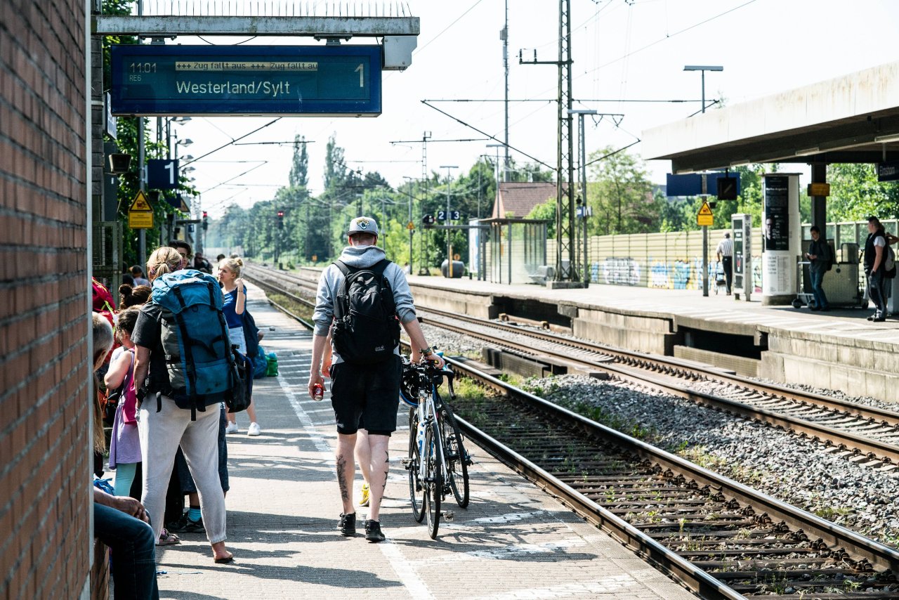 Langes Warten am Bahnsteig: Aufgrund vieler Bahn-Verspätungen keine Seltenheit. 