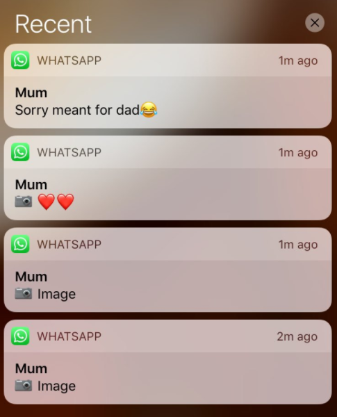 Ein Sperrbildschirm zeigt eingegangene WhatsApp-Nachrichten an.