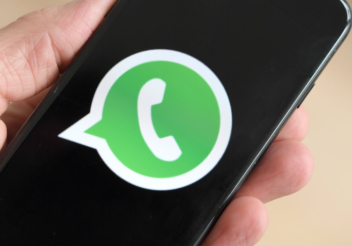 WhatsApp-Logo auf einem Smartphone