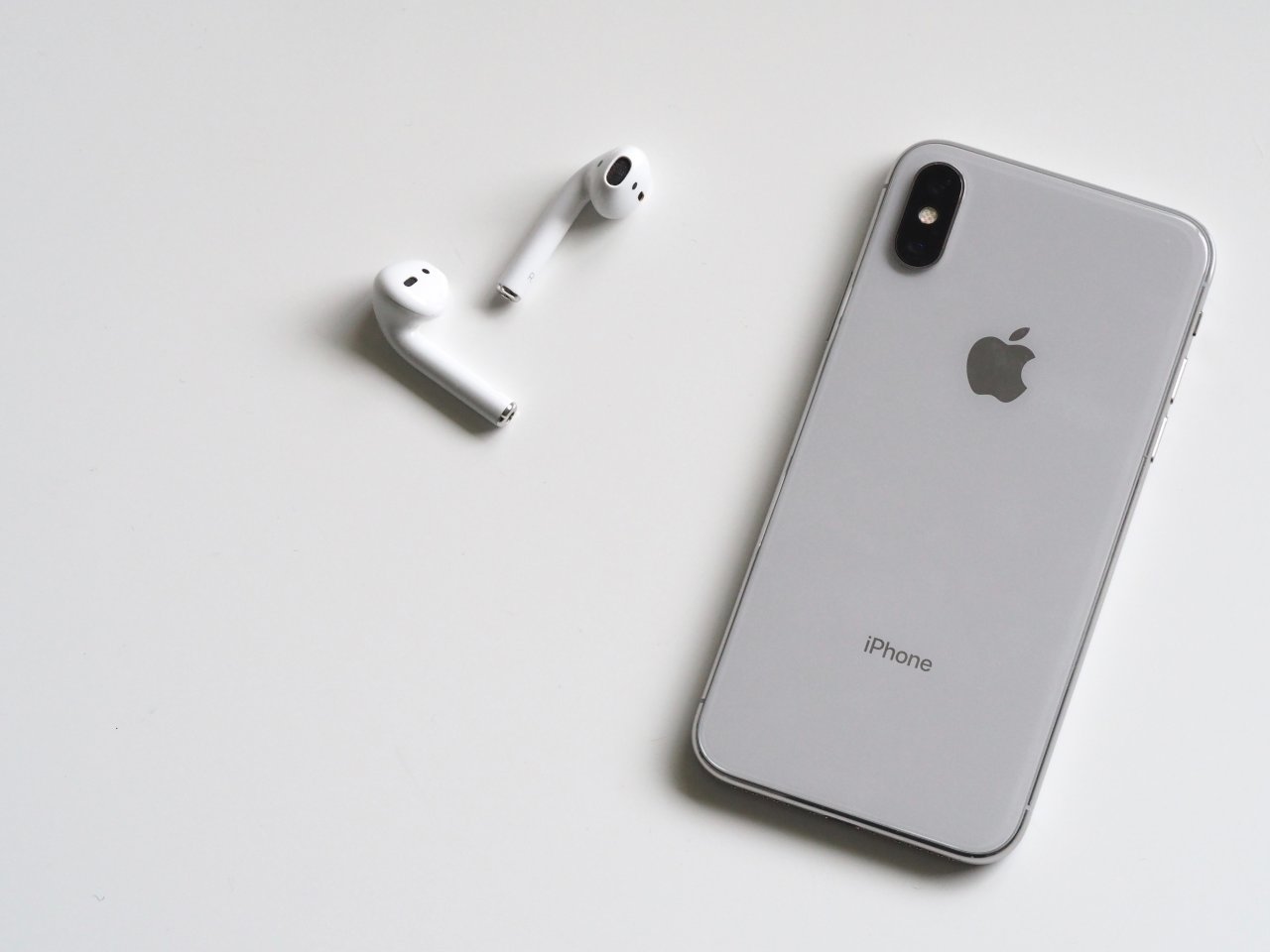 Stylisch und hochwertig – gefährden uns Bluetooth-Kopfhörer wie Apples AirPods?