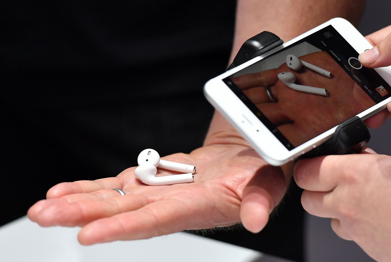 Du kannst durch einen einfachen Trick ganz einfach die Akkulaufzeit deiner AirPods verlängern.