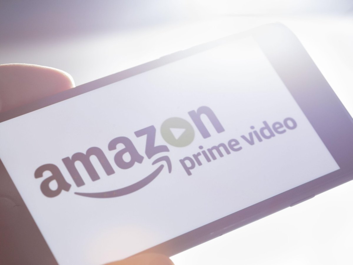 Amazon Prime Video Logo auf einem Smartphone.