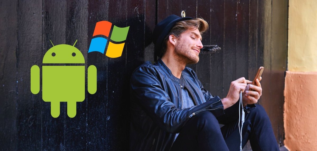 Mann mit Smartphone und die Logos von Android und Windows