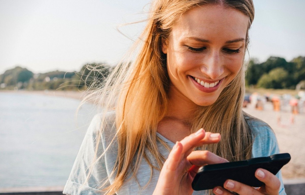 Frau mit Smartphone