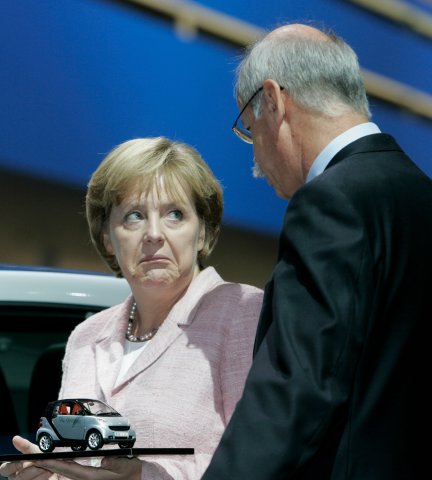 Nicht nur Bundeskanzlerin Angela Merkel könnte mehr auf Elektroautos setzen. Auch der Rest der Regierung hat noch einiges zu tun.