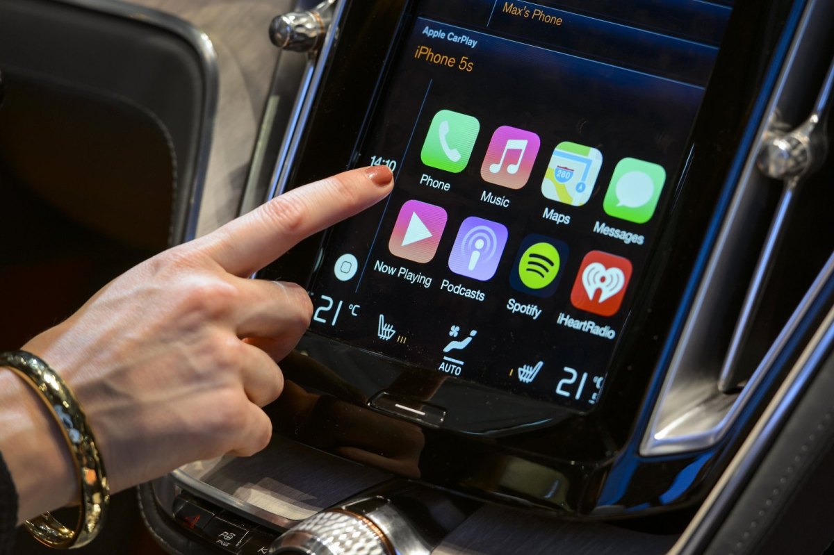 Apple Car Play auf einem Display in einem Auto