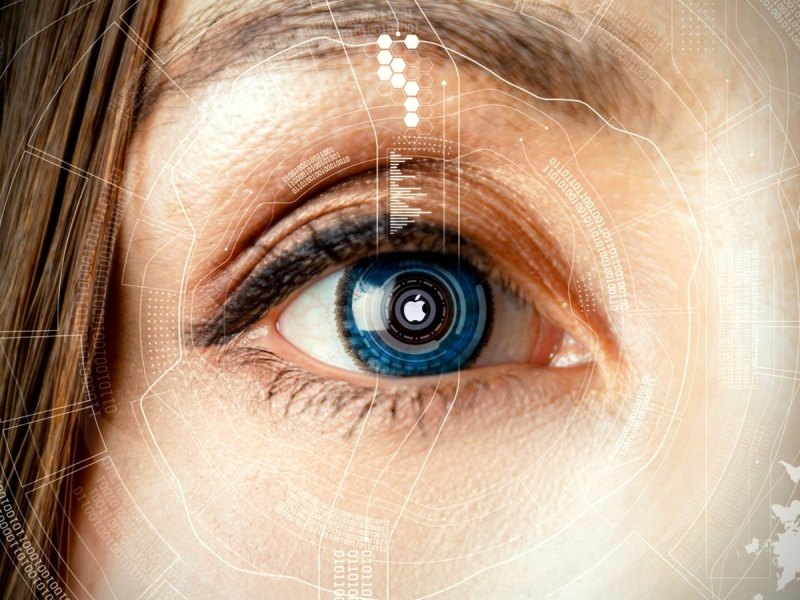 Smarte Kontaktlinse mit Apple-Logo auf der Pupille