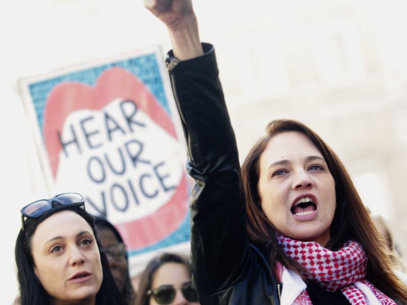 Schauspielerin Asia Argento bei Demonstration für Frauenrechte