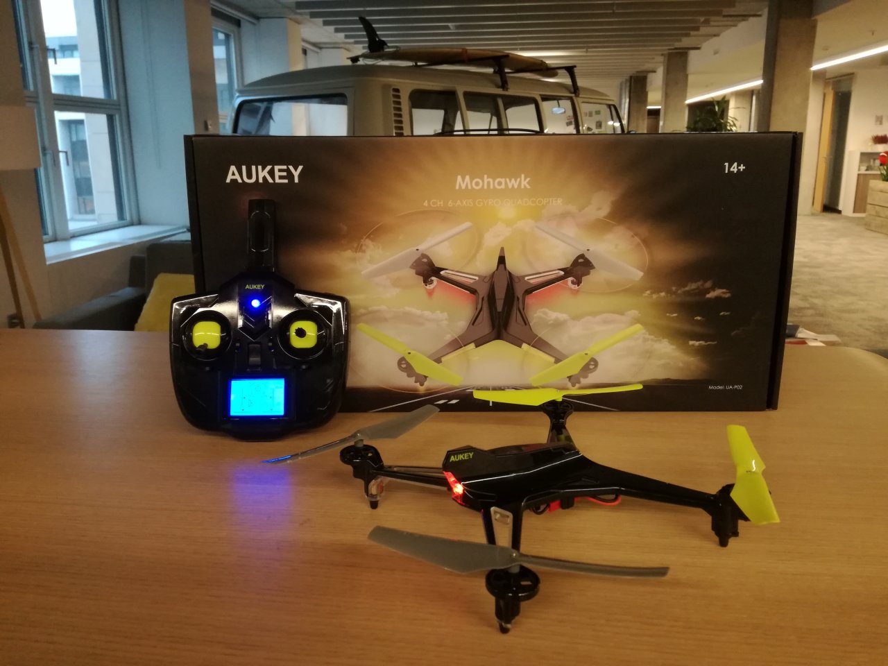 Aukey UA-P02 Mohawk Drohne und Fernbedienung mit LCD Display 
