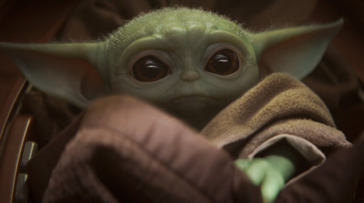 Baby Yoda mit großen Augen.