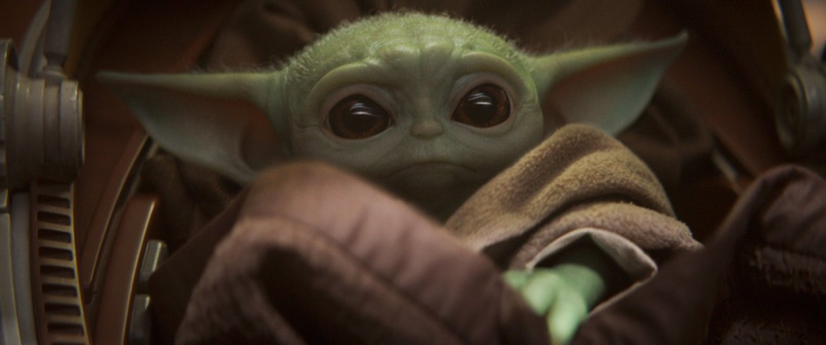 Baby Yoda mit großen Augen.