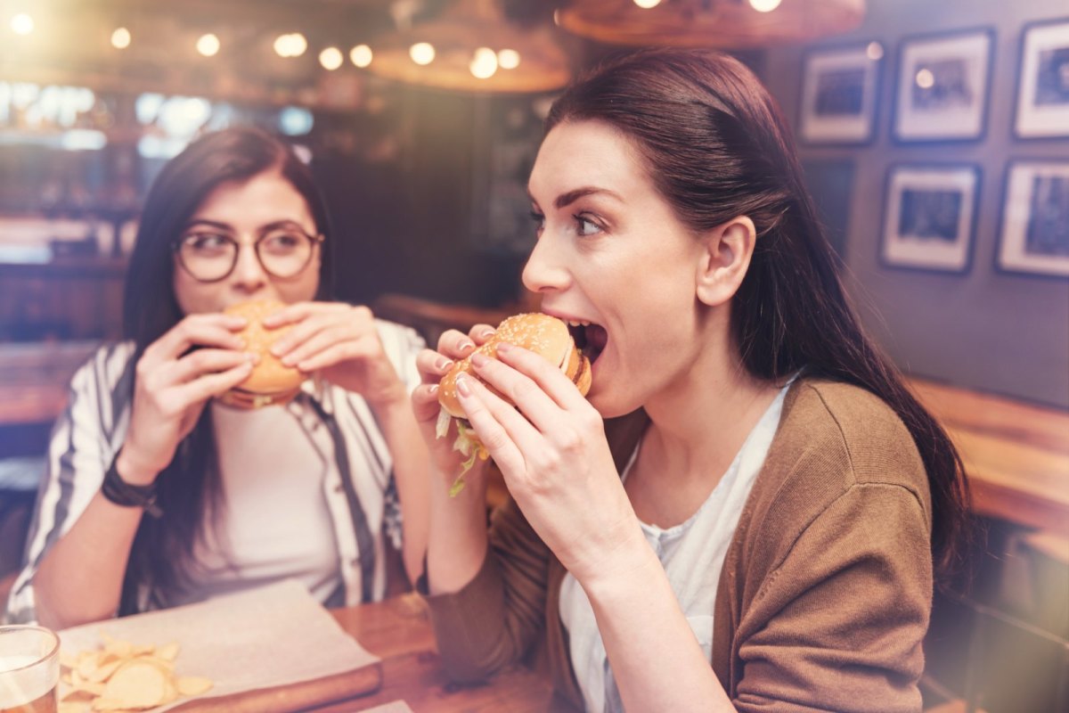 Frauen mit Burgern