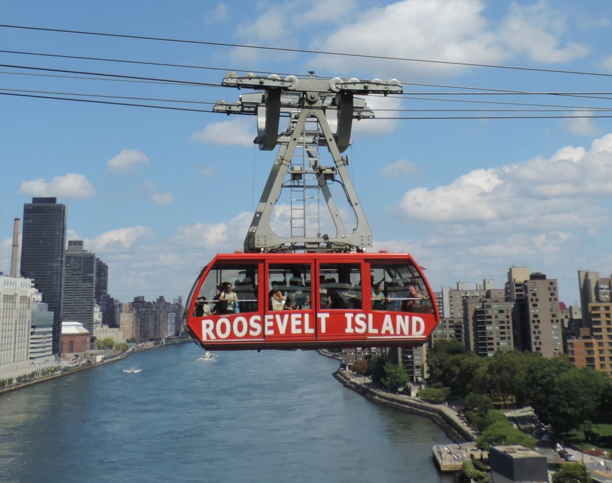 Die Seilbahn in New York überquert den East River bis nach Roosevelt Island.