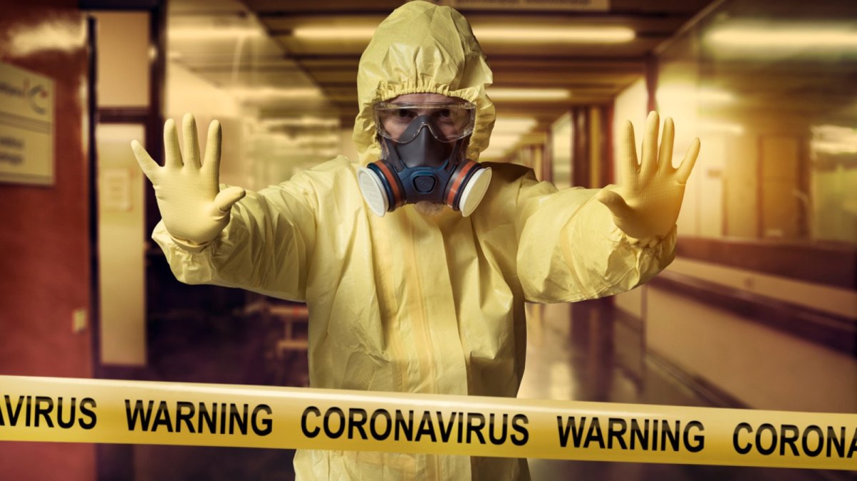 Coronavirus-Warnkordonband und Mann im Schutzanzug
