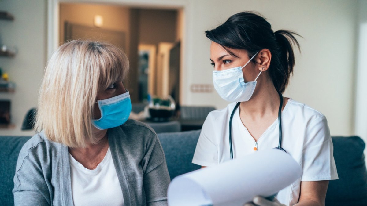 Ärztin und Patientin.