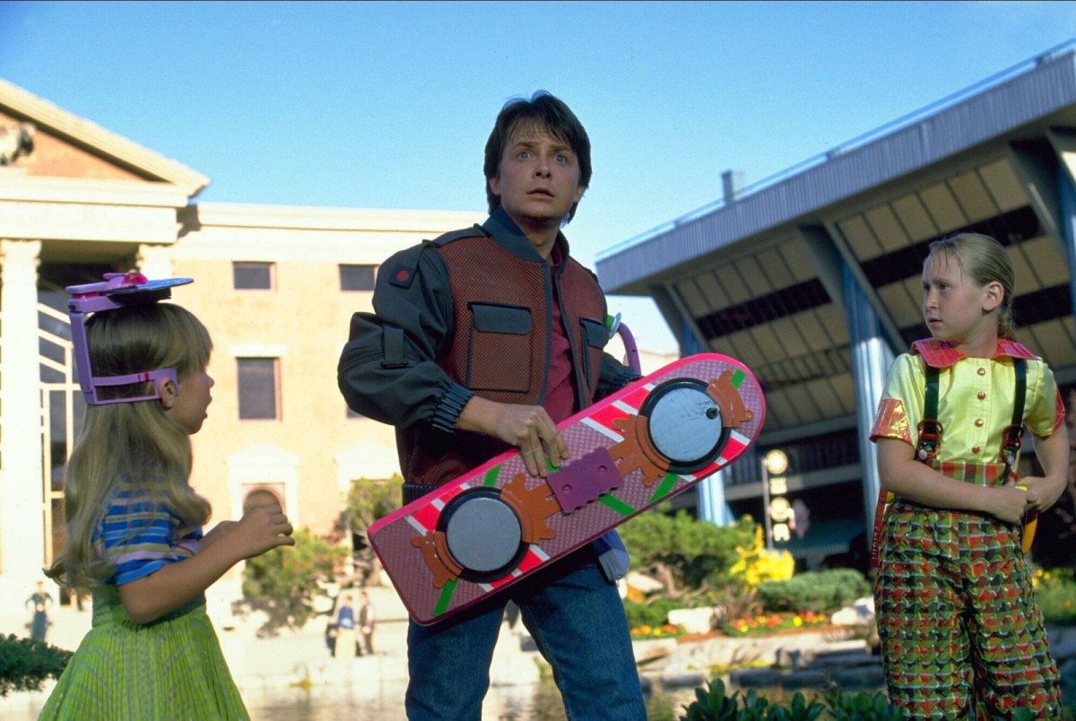 Szenenbild aus Zurück in die Zukunft 2 mit Michael J. Fox