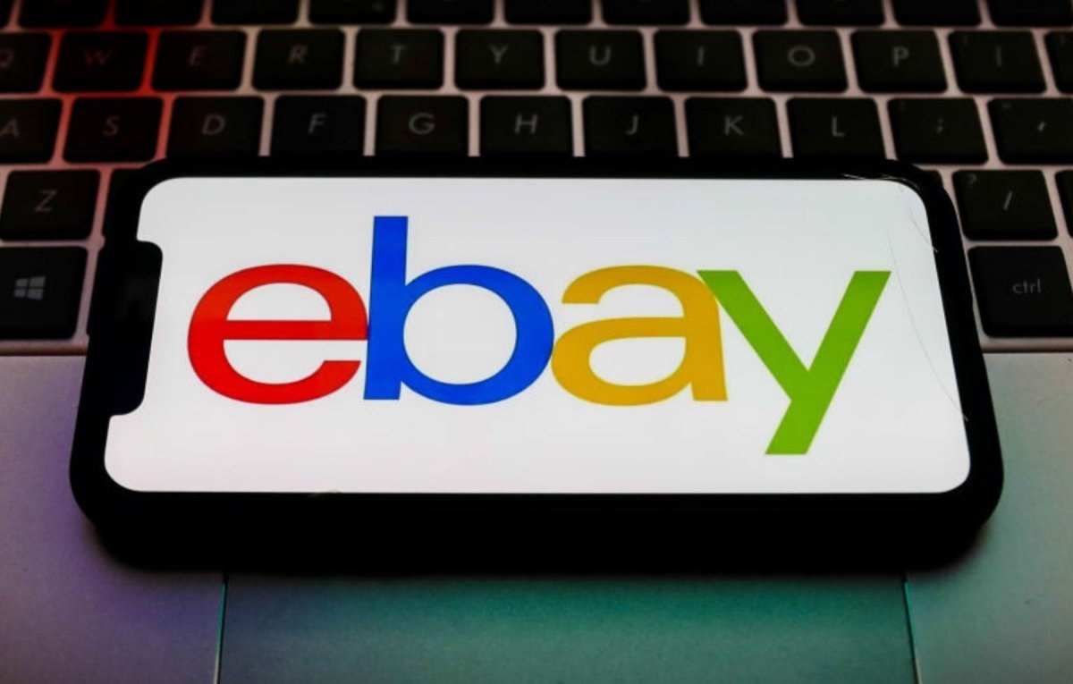 eBay-Logo auf einem Smartphone
