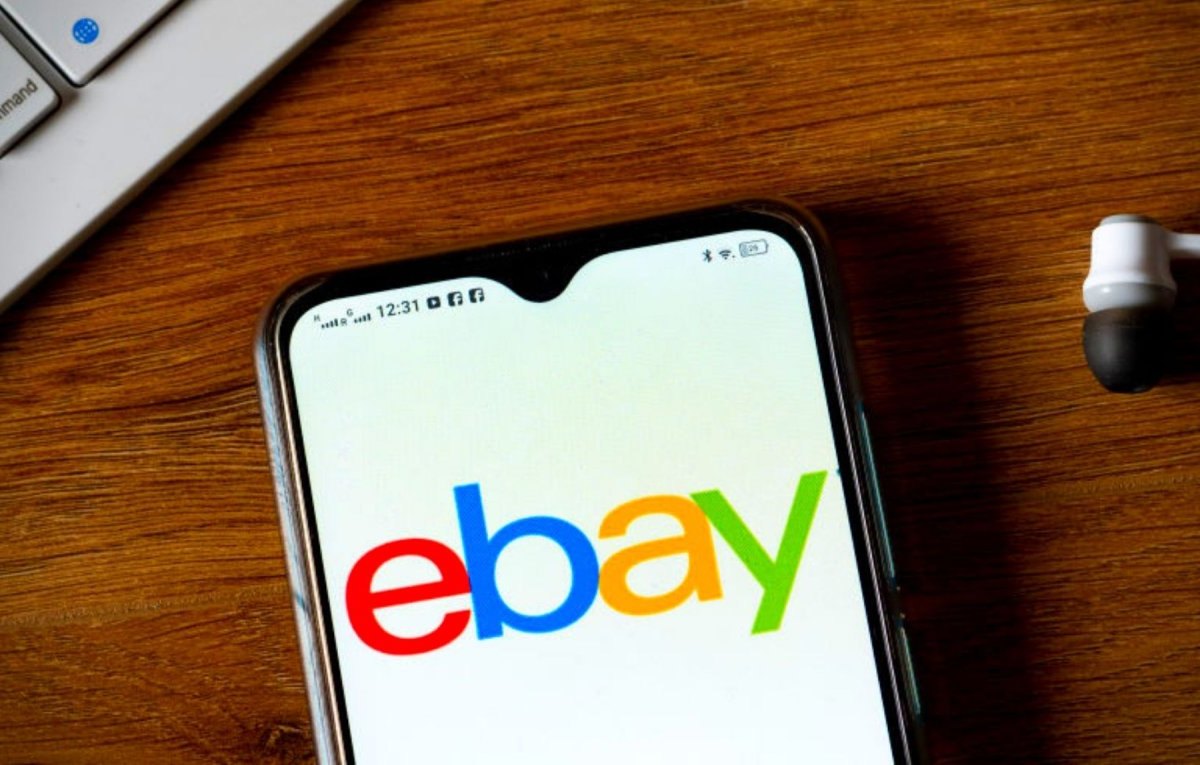 eBay-Logo auf einem Smartphone