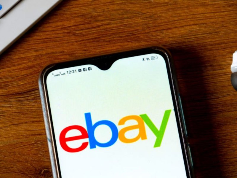 eBay-Logo auf einem Smartphone