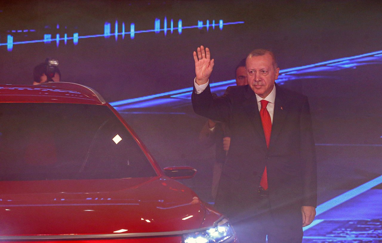 Erdogan mit dem Elektroauto-Prototypen 